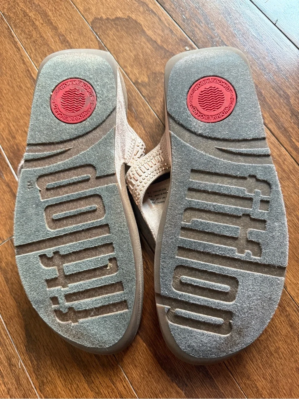 FitFlop Metallic Rose Gold Beaded Thong Sandals - Women size 9 US women’s